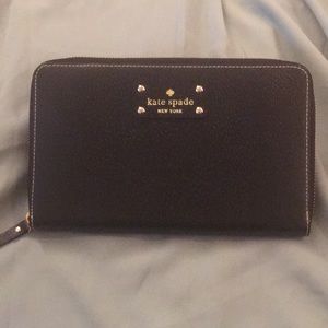 Kate Spade Black Wellesley travel wallet